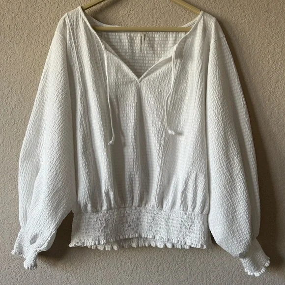Anthropologie Rebecca Dolman Sleeve Smocked Hem Top White - Picture 2 of 8